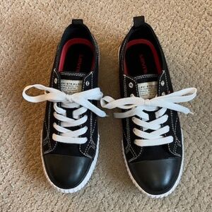 Levi Low-top Canvas Sneakers